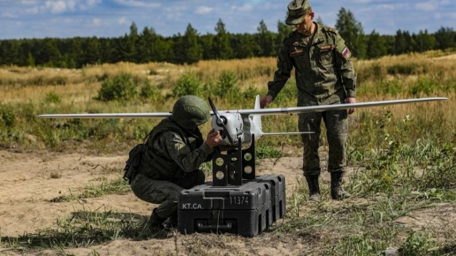 Раненый боец ВСУ знаками попросил оператора российского дрона о пощаде