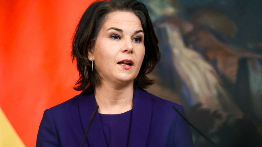 "ВЗГЛЯД": Внешняя политика Бербок в Германии ударилась в феминизм