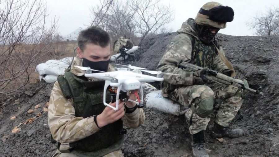 РБ: Российские солдаты перехватили вражеский квадрокоптер с помощью противодронного ружья