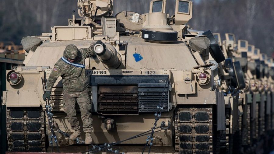 РВ: ВСУ перебрасывают к фронту огромные колонны бронетехники НАТО