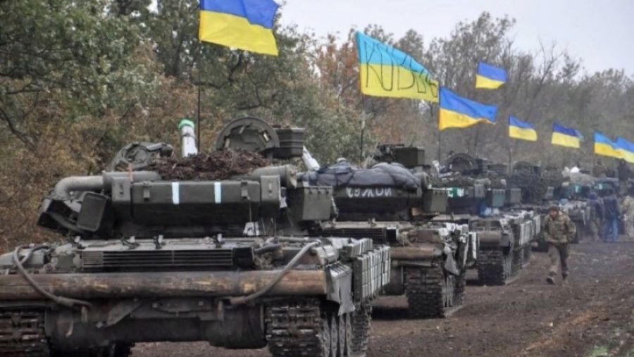 РВ: Враг публикует кадры с большим скоплением техники НАТО, намекая на скорое наступление