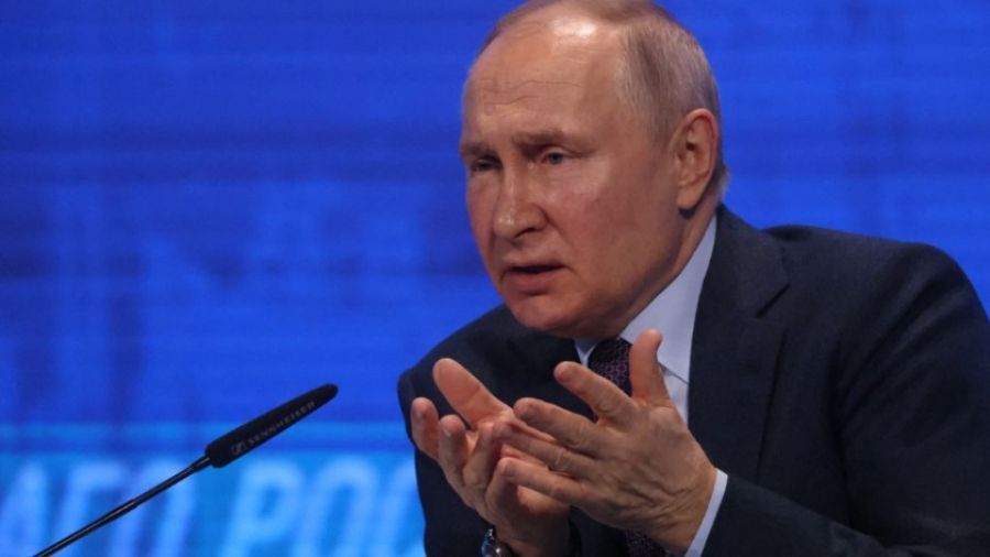 Путин: Россия в 2014 году не могла отказать крымчанам в помощи из-за "наезда нациков"