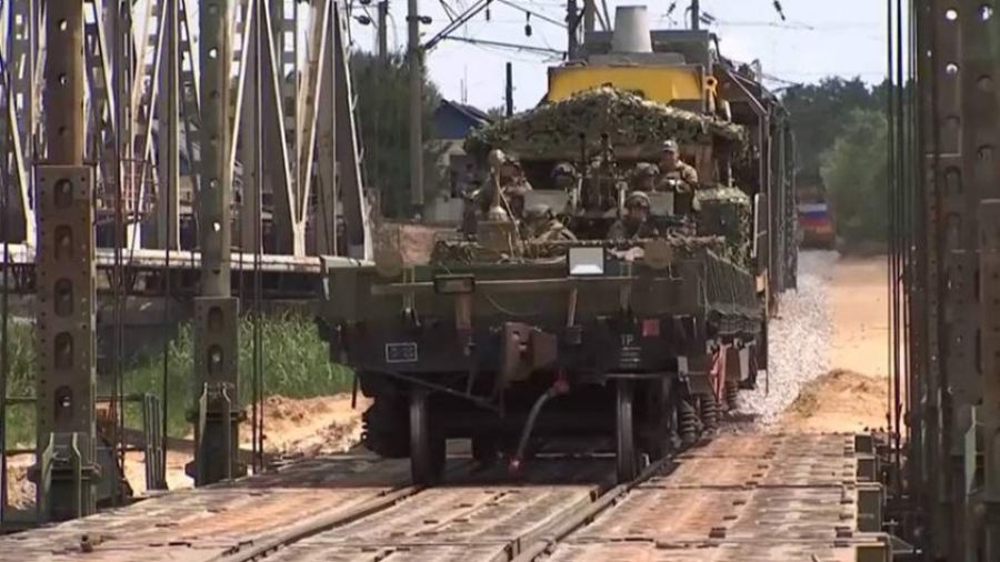 ВО: Минобороны РФ показало работу бронепоезда «Волга» в зоне СВО