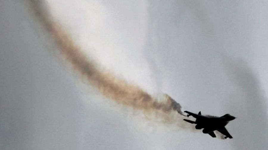 МК: В Сети появилось видео сбитого над Енакиево ДНР истребителя ВКС РФ