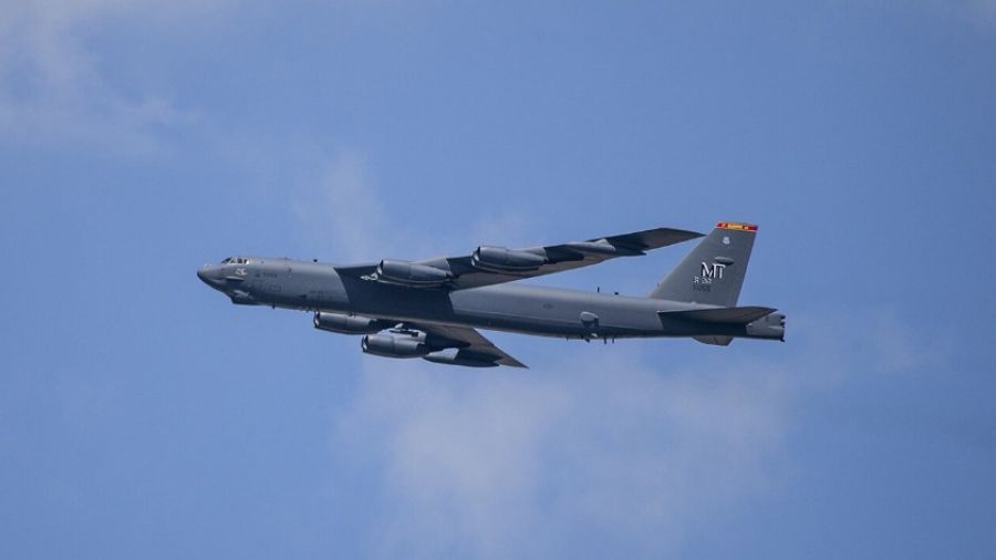 Бомбардировщик B-52H Stratofortress совершил серию маневров над Балтийским морем