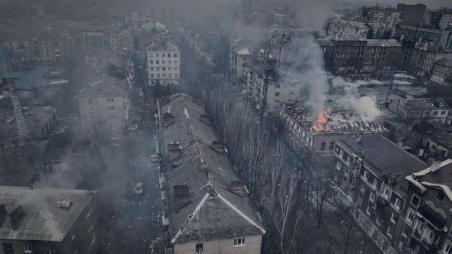 МК: В Сети опубликовано новое видео разрушенного Артемовска в ДНР в ходе боевых действий