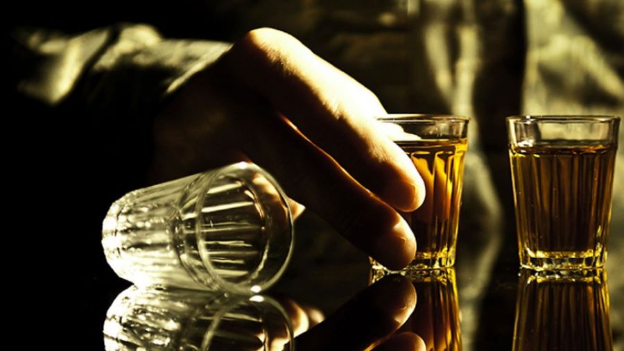 "Страна.ua": Военнослужащие ВСУ стали чаще пить на службе, но отделываются лишь штрафом