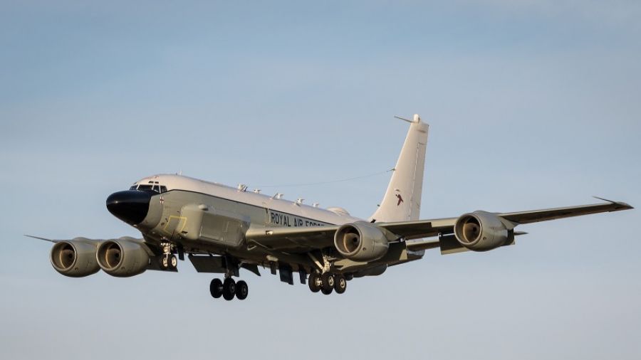 Flightradar заметил Boeing RC-135W и два истребителя ВВС Великобритании над Черным морем