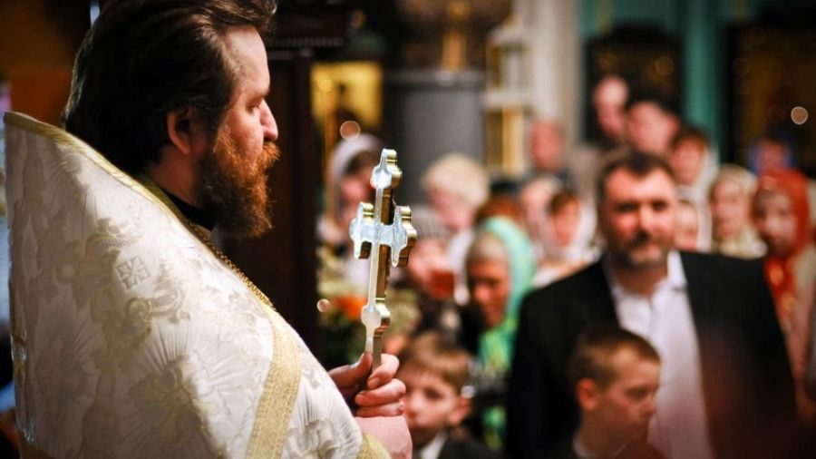 «МК»: На Украине в Иванове-Франковске использовали газ против православного храма