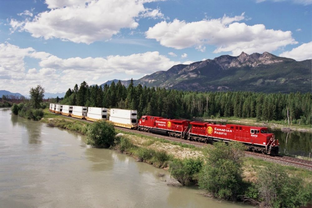 Канадская тихоокеанская железная дорога купит Южный Канзас-Сити за 25 миллиардов долларов