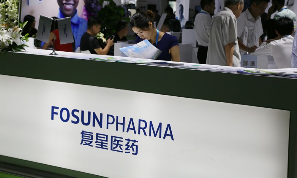 Акции Fosun Pharma упали на 5% из-за приостановки вакцинации