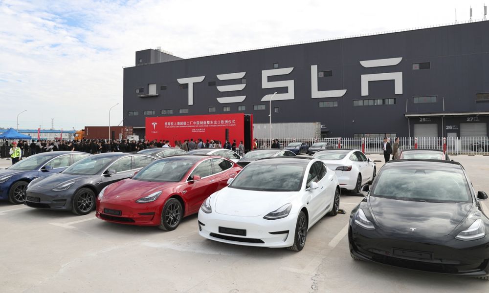 Расширение Tesla в Китае приостановлено из-за американских тарифов