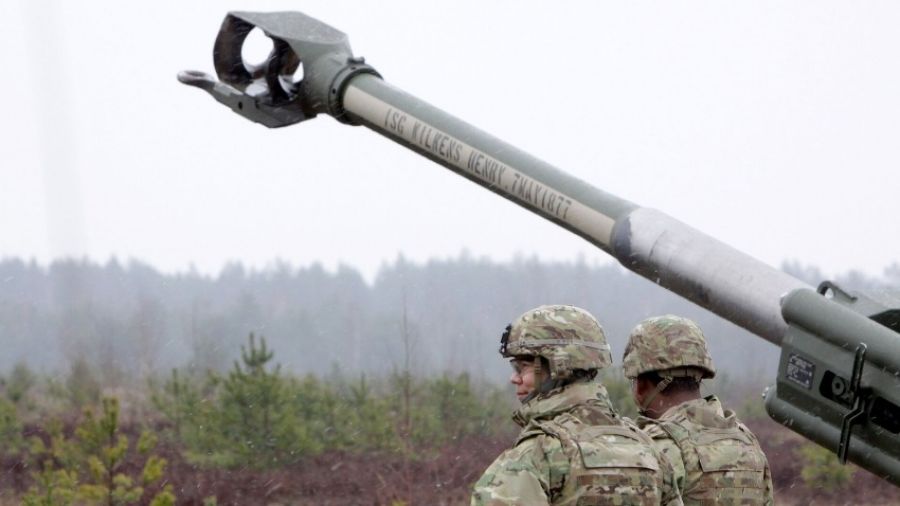 RusVesna: Опубликованы кадры погрузки гаубиц M777 НАТО для поставки на Украину