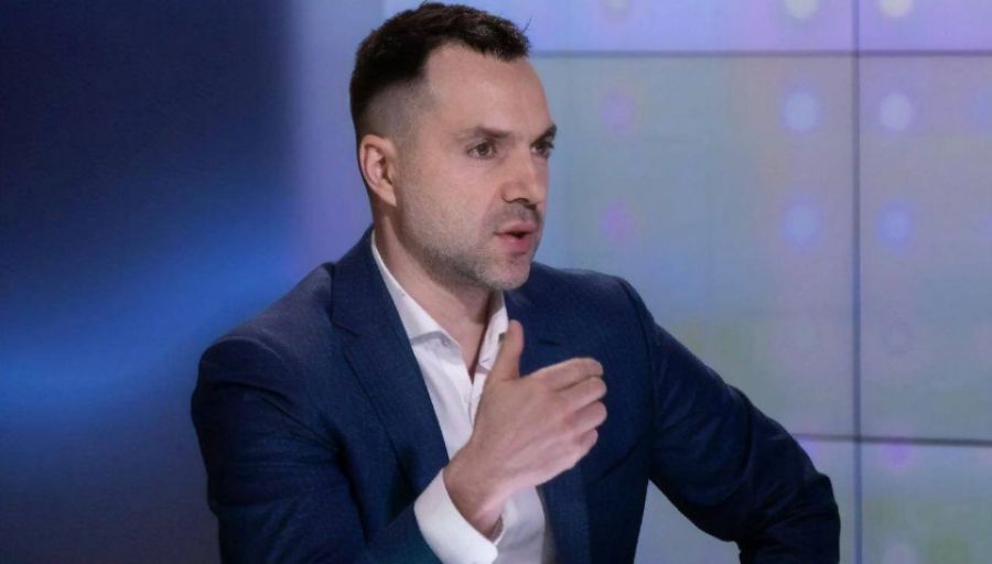 Арестович пообещал устроить Вашингтону истерику, если США не передадут Украине РСЗО