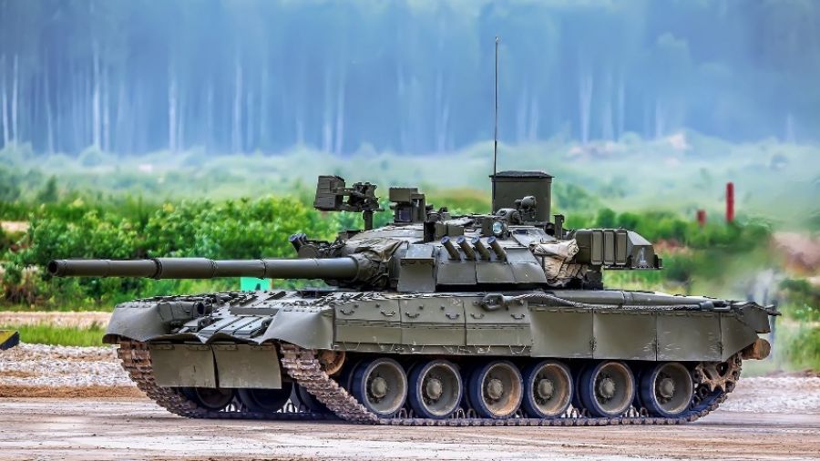 Попадание боеприпаса 30 мм PGU-14 B в танк Т-80 показали на видео