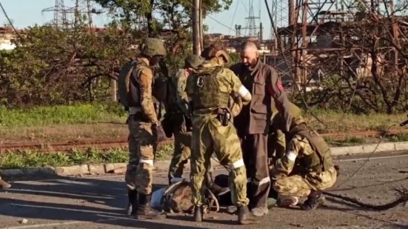 РВ: пленных боевиков «Азова» и военных Украины везет в СИЗО фонд Ахмата Кадырова