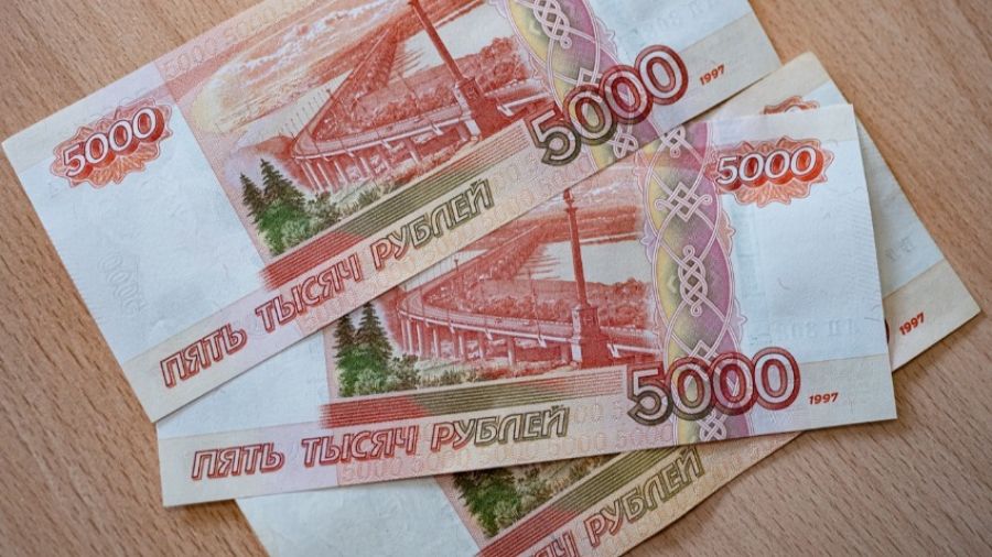 По 15 000 рублей смогут получить россияне сразу после майских праздников