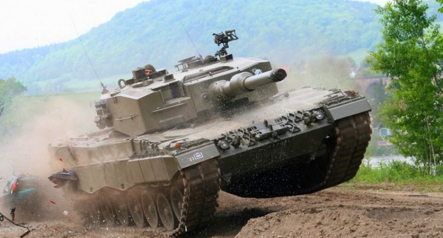 «Журавль в небе»: Кулеба заявил, что Украина мечтает о немецких танках Leopard
