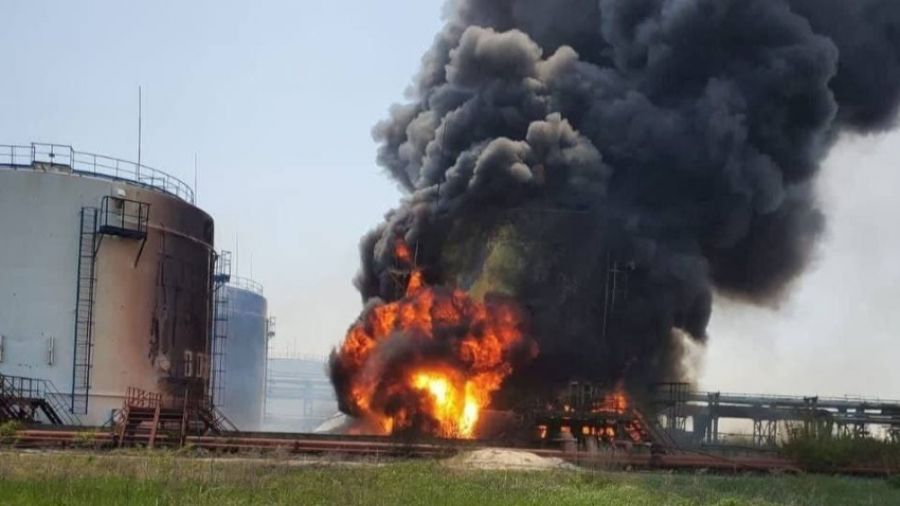 РВ: ВКС РФ уничтожили нефтеперерабатывающий завод олигарха Коломойского четырьмя ударами