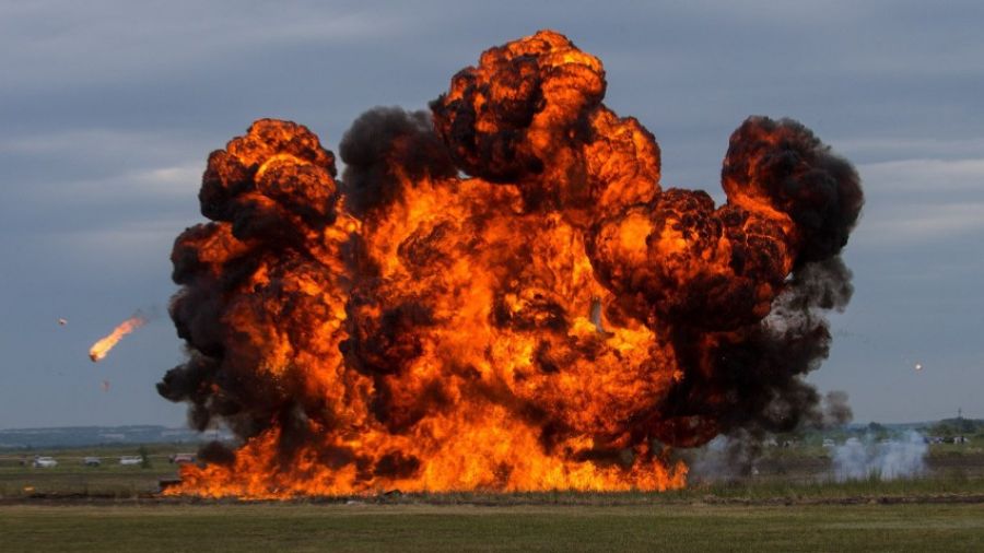 Avia.pro: оторванную мощнейшим взрывом башню танка Т-72 подбросило в воздух на 50 метров
