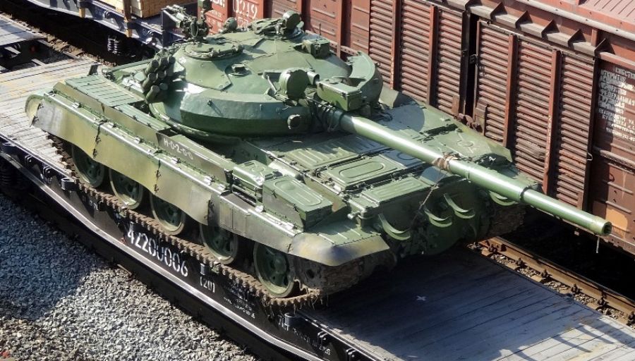 На Украине были замечены "древние" танки Т-62, которых официально у Украины и России нет