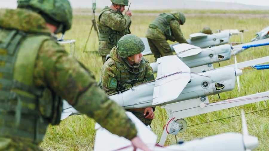 IZ.RU: Корреспондент «Известий» Северьянов показал дроновый таран вышки ВСУ