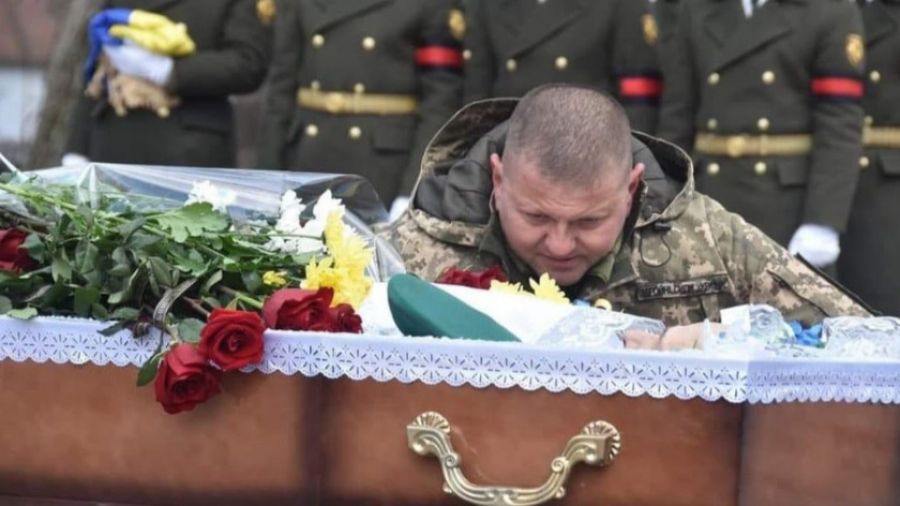 Киев официально опроверг информацию о критическом состоянии главкома ВСУ Залужного