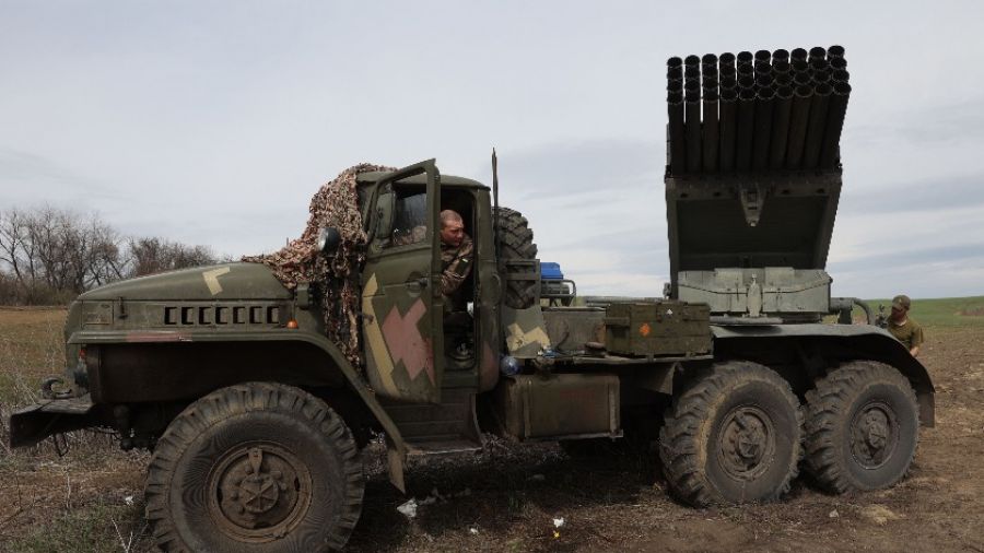 TopWar: В Сети опубликованы кадры с румынскими РСЗО APR-40 на территории Украины