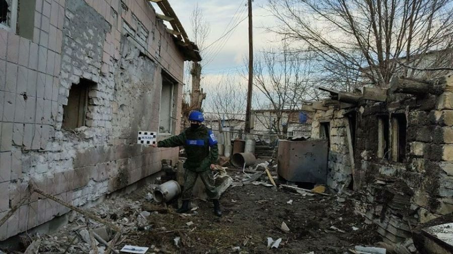 ВСУ обстрелом повредили здание администрации и школы в селе Республика в ДНР