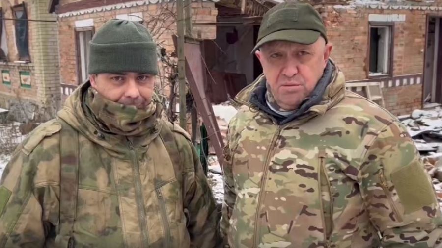 МК: Евгений Пригожин показал бойца ЧВК "Вагнер" с позывным "Лотос", который брал Соледар