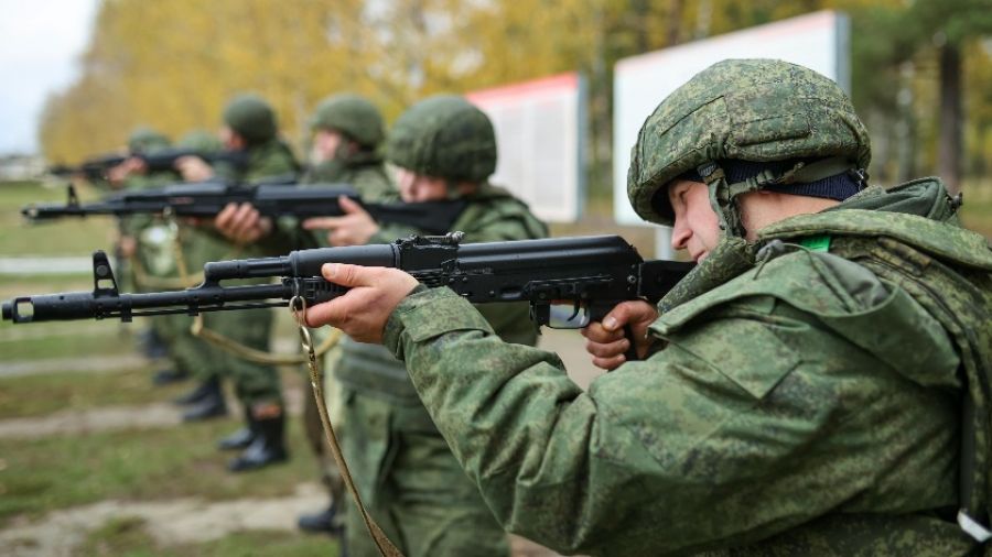 Контрактники в зоне СВО получают денежную выплату от 195 до 243 тысяч рублей