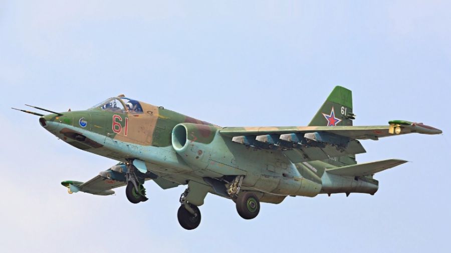 Появились фото подбитого штурмовика Су-25 ВКС РФ, который смог посадить российский пилот