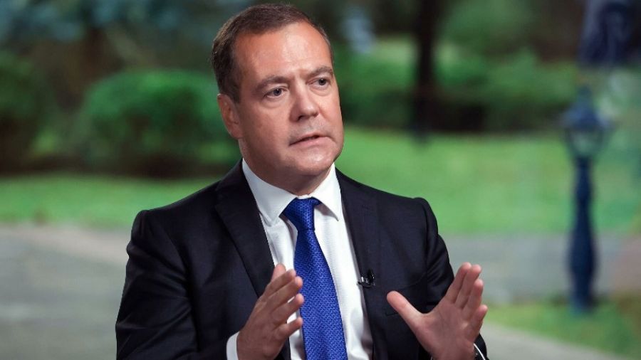 Медведев: поставки более разрушительного оружия Киеву повышают риски ядерного апокалипсиса