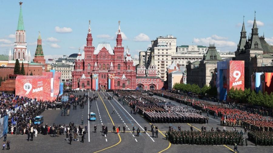 Получивший тяжелое ранение участник СВО Леонид поделился впечатлениями от Парада Победы