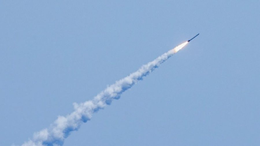 РВ: В Мариуполе зафиксирован полет ракет и взрыв