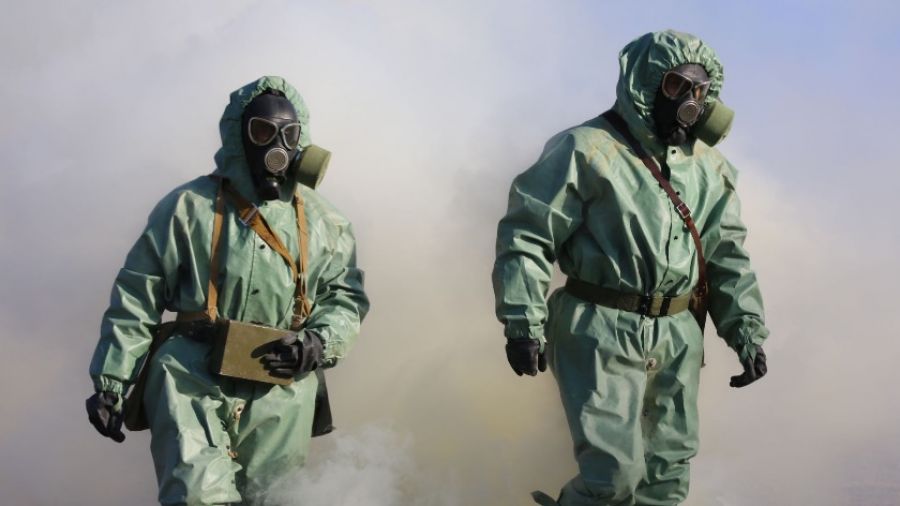 В Хмельницком зафиксирована перевозка пациентов врачами в противорадиационных костюмах