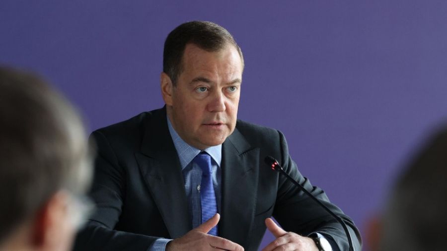 URA.RU: Медведев проинформировал, что главная цель РФ — разгромить врагов и вернуть земли