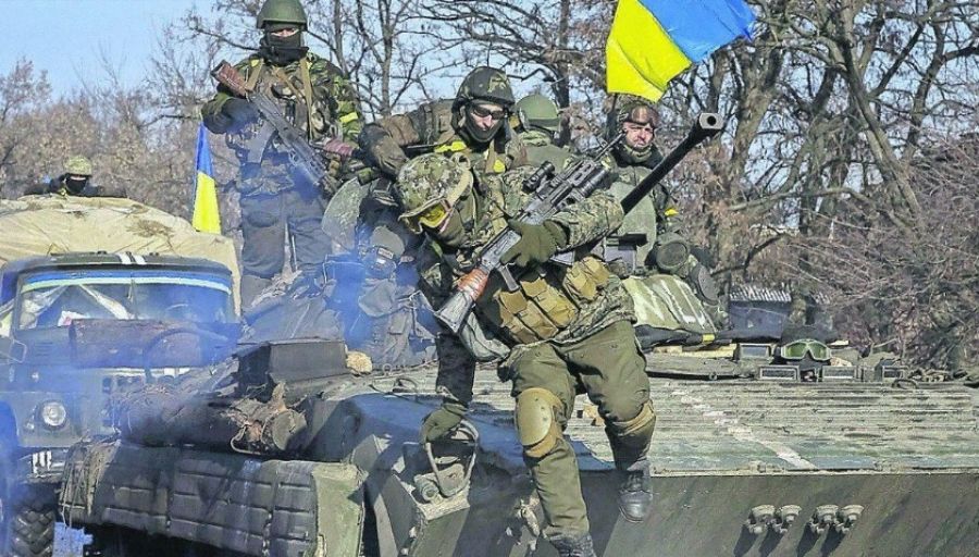 РВ: ВСУ пытаются наступать на четырех направлениях, войска ВС РФ отражают атаки