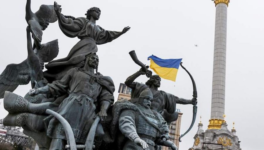 СП: Киевлян ждут колодцы, дрова и буржуйки — продержится ли столица Украины до весны