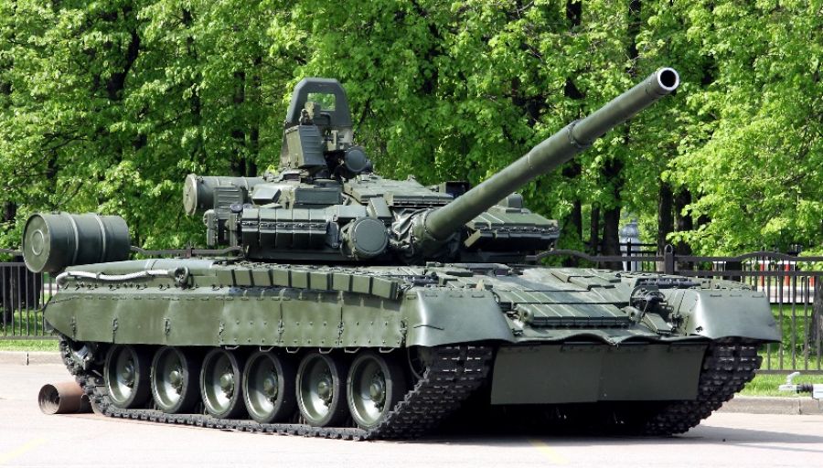 ВО: ОБТ ВС России прикрыл эвакуацию экипажа из подбитого танка Т-80