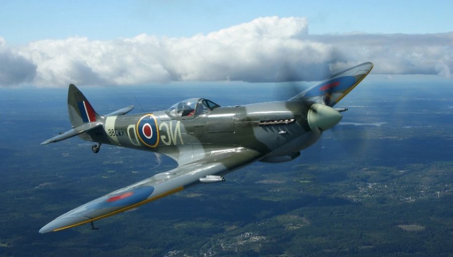 Борис Джонсон заявил, что ВСУ надо вооружить истребителями Spitfire времен Второй мировой