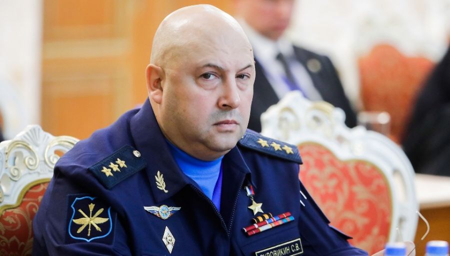 Гурулев оценил готовность Суровикина принимать важные решения и нести за них ответственность
