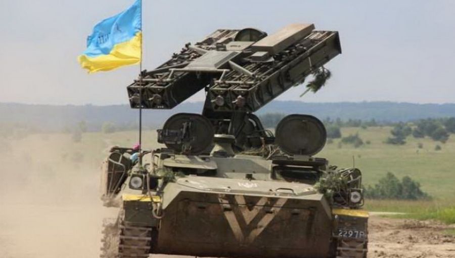 Спасатели из ГСЧС в Киеве заявили, что жилой дом загорелся после работы системы ПВО ВСУ