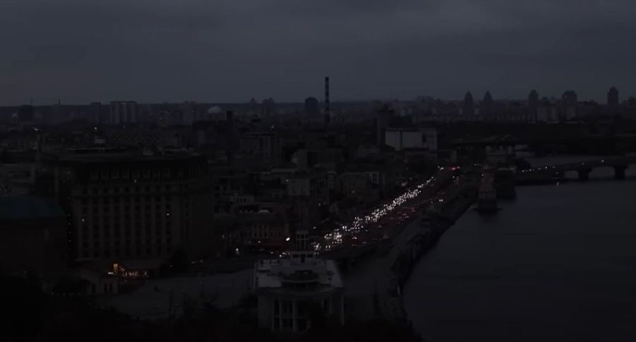 В Киеве экстренно отключили свет, на всех троллейбусных маршрутах будут работать автобусы