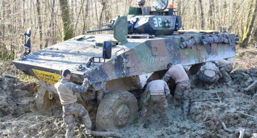 ВО: Размокший грунт становится серьёзной угрозой для колёсной натовской техники ВСУ