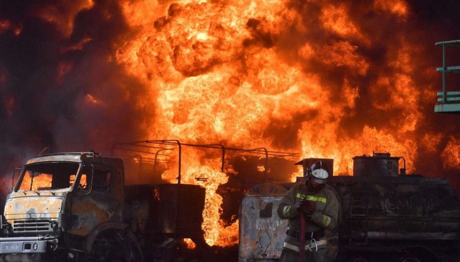 RusVesna: Донбасс сегодня пережил тяжёлую ночь, в Макеевке горит нефтебаза