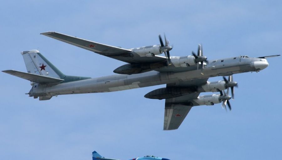 Стратегические ракетоносцы Ту-95МС ВКС РФ впервые совершили посадку на аэродром ВВС НОАК