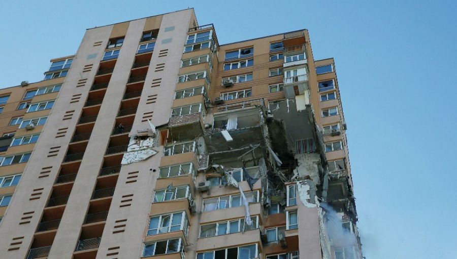 РВ: В жилой дом в Киеве попала ракета западного производства украинской ПВО