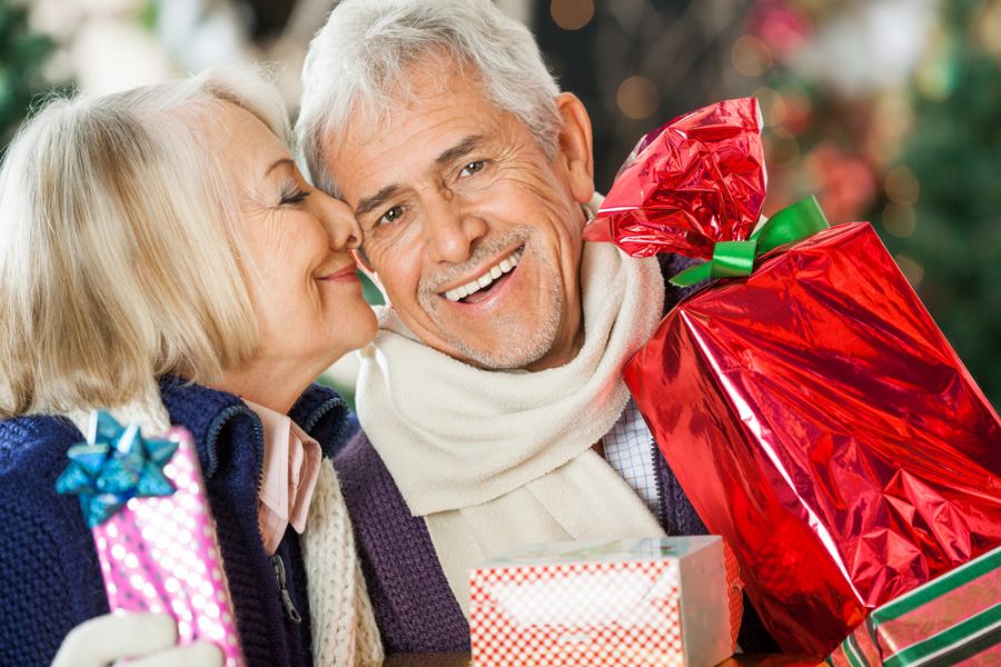 «Подарки будут»: российским пенсионером могут предоставить подарки и бонусы к Новому году