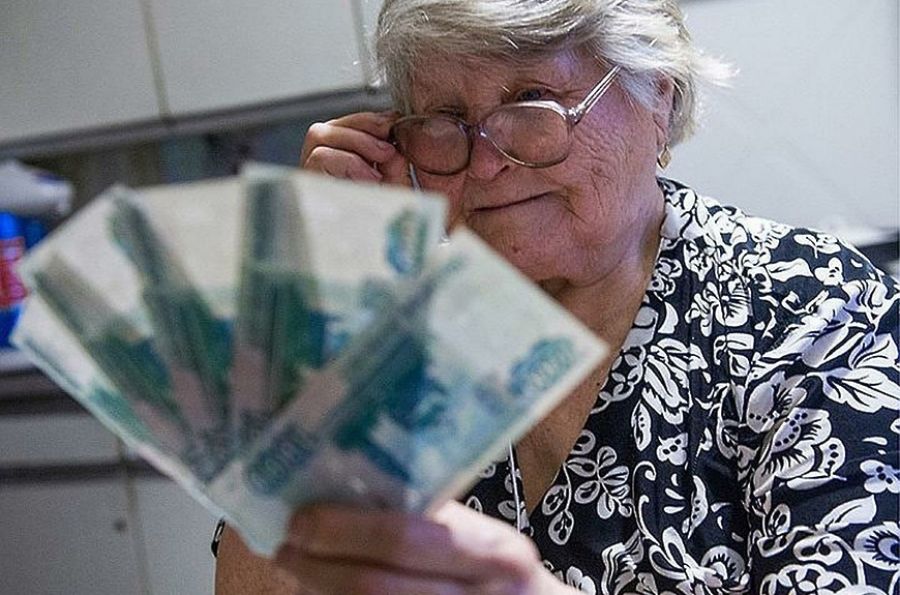Власти разъяснили процесс уплаты налогов с сентябрьских выплат в 10 тысяч рублей
